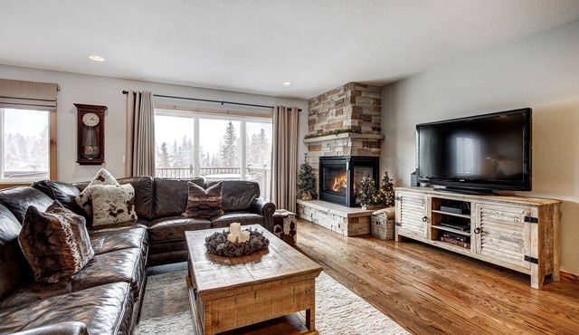 Great Reviews! Private Hot Tub, Mountain Views, WiFi (RP55B) in Breckenridge