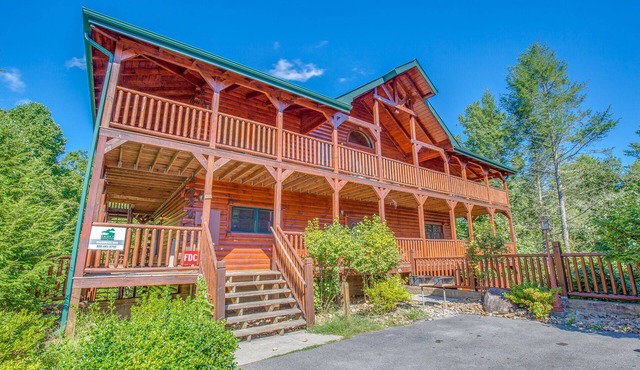 Hemlock Inn | Perfect for Reunions or Teams! in Gatlinburg