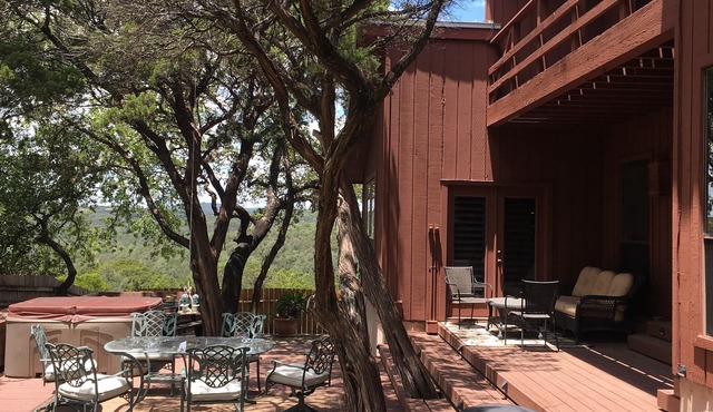 Hill countryview sunsets private nature hottubchimeneanat'l parksstablesgolf in Helotes