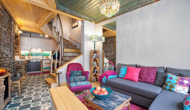 Historical 3 storey house in Old Istanbul, recently restored, comfortable stay! in Istanbul