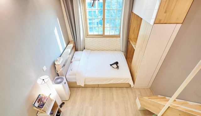 Hongdae/duplex/Queen bed/2 mats/full bath/AC/WiFi in Seoul