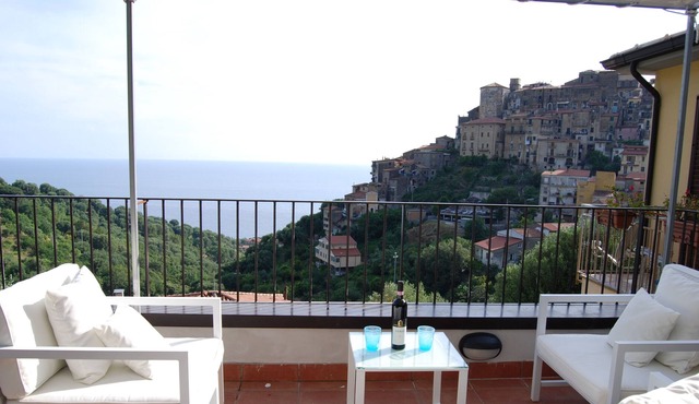 HOUSE WITH PANORAMIC TERRACE in Pisciotta