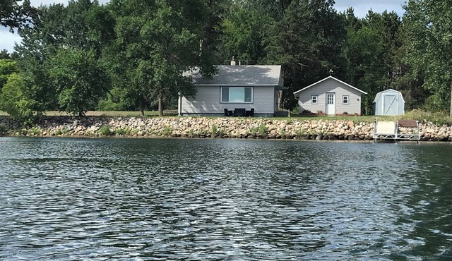 Inviting lake house in the heart of MN lakes country in Dent
