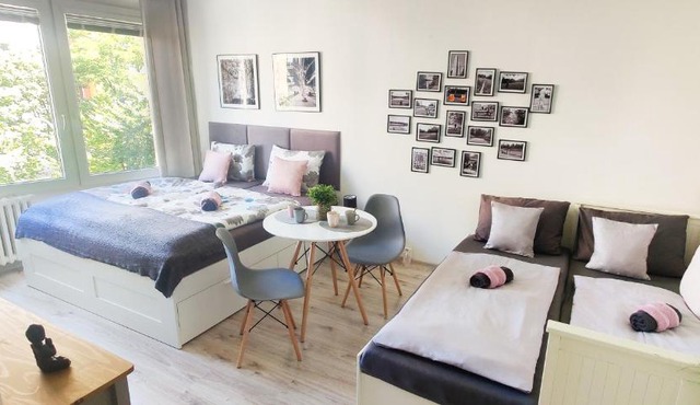 King Size Sunny Home 19 minutes to Center in Prague