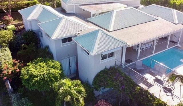Kyla's, luxury villa with sea view