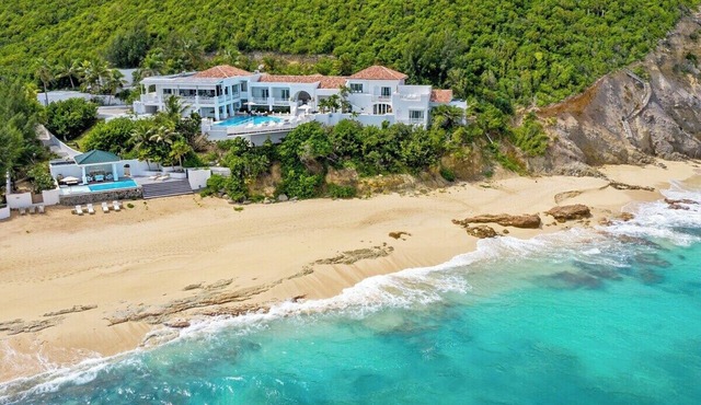 L'Oasis Elegant Beachfront Villa