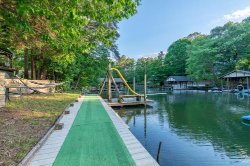Lake Front Bed & Breakfast in Hickory