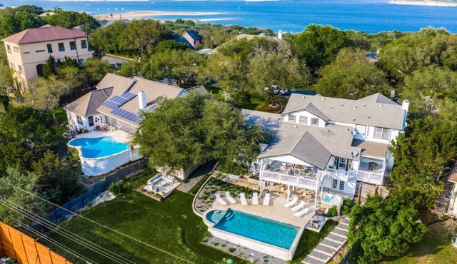 Lake Travis Heated Pool and Hot Tub, Bride Retreat, Sports TVs & Foosball! in Austin