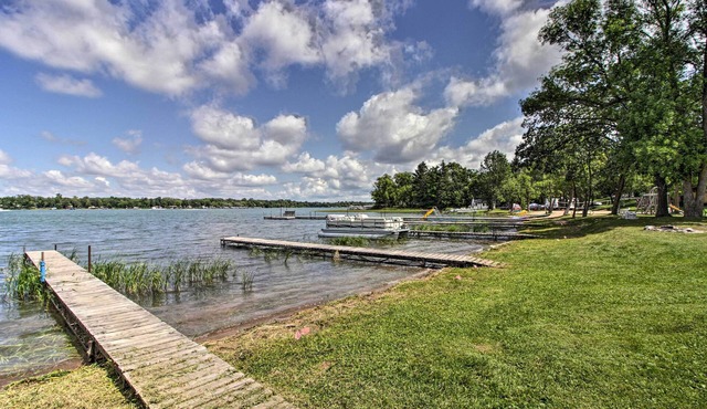 Lakefront Retreat w/Boat Rentals, Beach & Bar in Dent