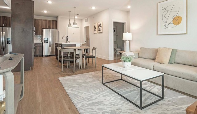 Landing | Chic 2BD, Gym, Pool in Seguin