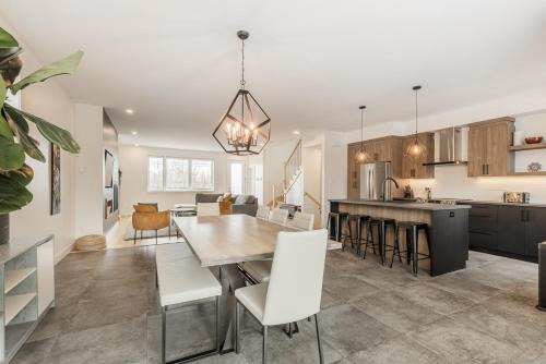 Le Memph Chouette spacious comfortable condo cottage eco responsible 3 bedrooms private garage - hot tub & pool Memphrémagog Lake in Magog-Orford