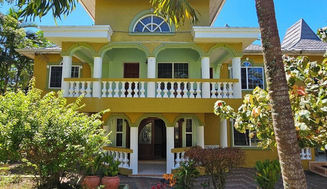 Living Pretty - Elegant 8 Bedroom Villa in Peaceful Ingleside, Mandeville. in Mandeville