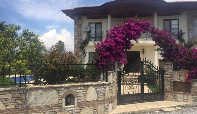 Located in the Maraş Area, close to local riverside restaurants and Town Center. in Dalyan Belediyesi