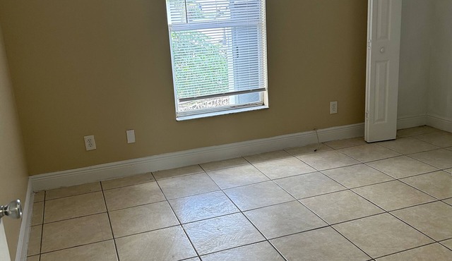 Lovely 3-bedroom house with garden in Lehigh Acres in Lehigh Acres