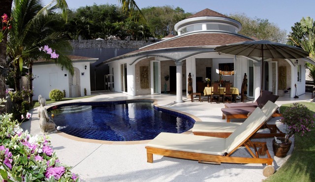 Luxurious, quiet, private Pool-Villa Orchid, 7/7 housekeeper/butler in Phuket