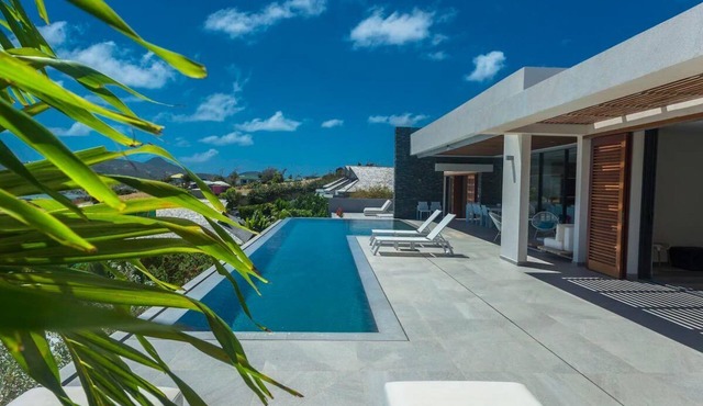 Luxury 5 - Bedroom Villa Ô with Infinity Pool & Ocean Views