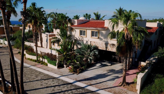 LUXURY PRIVATE VILLA! New Deep Discount for Spring/Summer! Events OK, New Reno! in Cabo San Lucas