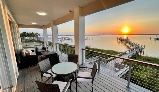 Luxury Waterfront Vacation Rental - Pool, Hot Tub, Pier. in St. Augustine