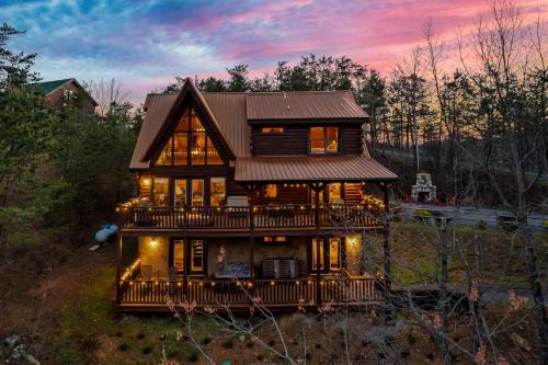 Magnificent Views Cabin! Summer and Fall Specials! in Sevierville