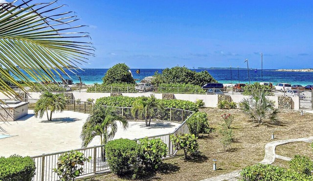 Maison Caraïbes, sur la plage d`Orient Bay