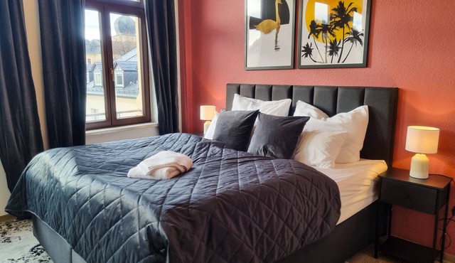 Maremar Apartments | Design Maisonette | Old Town | Boxspring bed | Workplace in Greiz