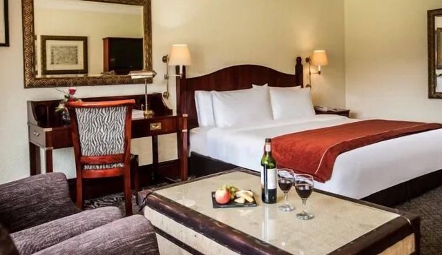 Minutes to Botswana National Stadium! 2 Modern Units with Free Parking & Shuttle in Gaborone