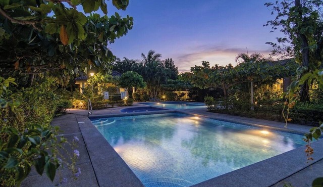 Modern 1BR: 3 Pools, Walk to Beach, 24/7 Security in Ocotal