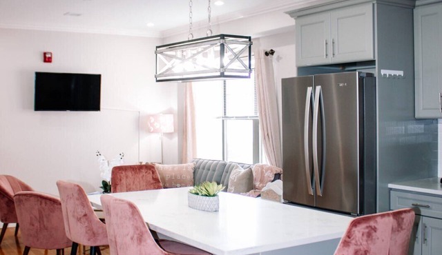 Modern 2/Bed 2/Bath Condo near Boston # W/Parking in Chelsea