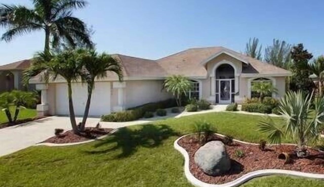 Modern luxury villa, south-facing, boat (optional),rental prices incl. 11.5% tax in Cape Coral