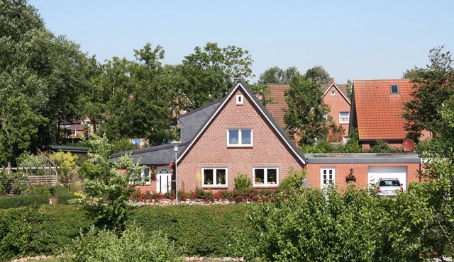 near the dyke (30m) and green beach, sea water swimming pool in Schleswig - Holstein