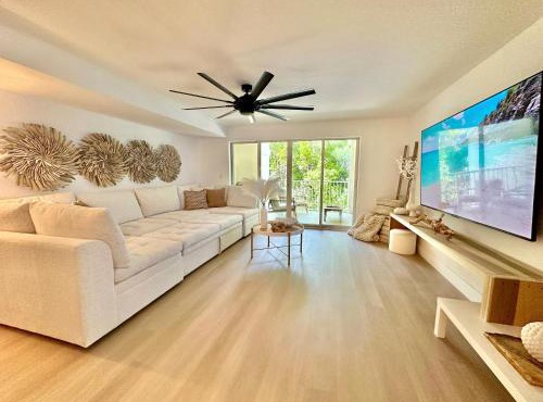 New! 4-Story Villa, Private Rooftop, Pool and Marina in Key Largo in Key Largo