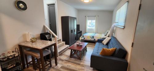 New ! Lovely Studio w/patio, Parking on premises in Escondido