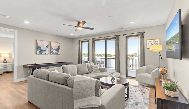 NEW LUX Lakefront Condo w/Pool, SPA, BBQ, GYM in Lake Ozark