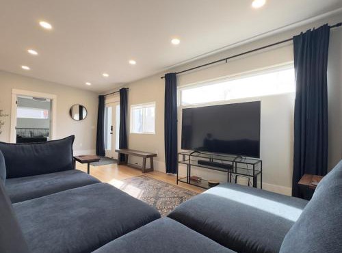 NEW REMODEL Denver Luxury Home with Private HOT TUB in Denver
