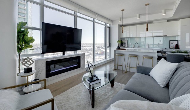 Next to Bmo/saddledome Downtown Calgary 2 bedroom Penthouse style condo sleep 6 in Calgary