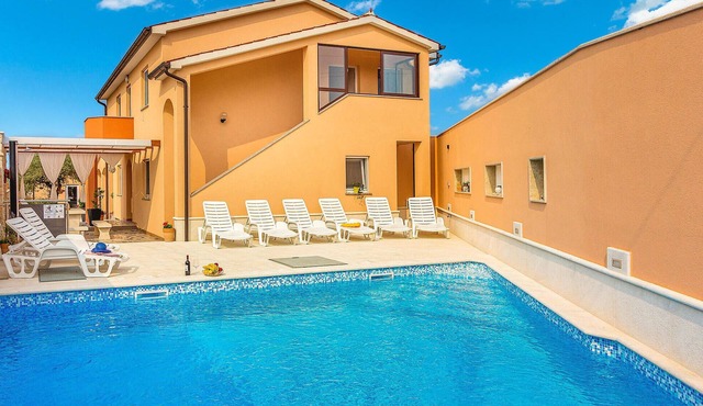 Nice home in Galizana with WiFi in Galizana