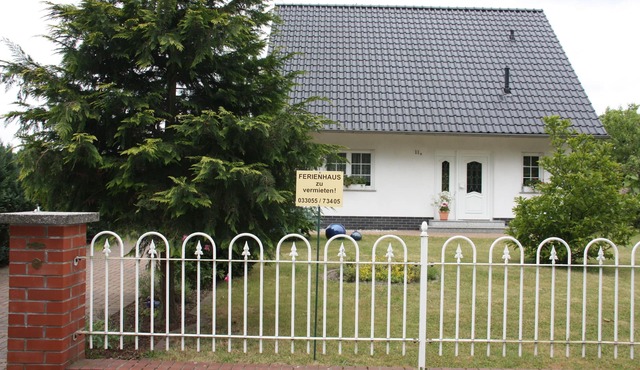 Nice house Wall in Wall
