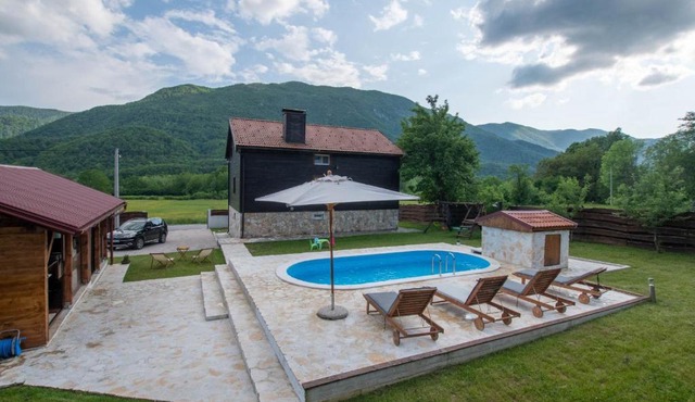 Nina Holiday Home with a heated pool in Brušane