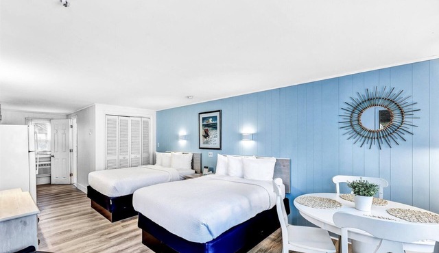 Ocean Breeze Motel - Kitchenette in South Yarmouth