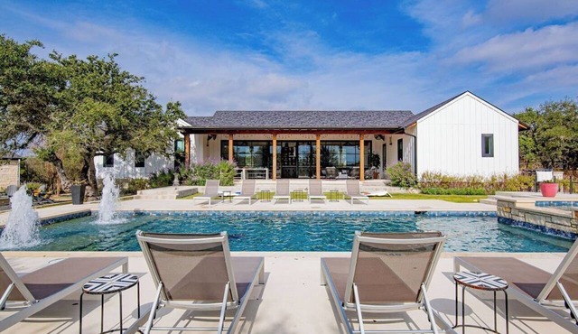 Pet Friendly! WalkerVR The Owners House *Texas Oasis* Pool and Hot Tub in Austin