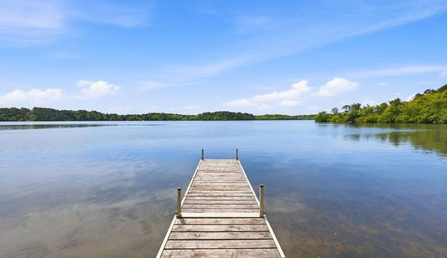 Pond Perch: 239-B Brewster Pond Front Perfection, Walk to Private Beach in Brewster