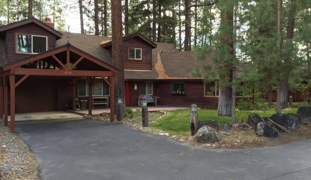 Private neighborhood beach, gated community. 3 miles from casinos -8ppl in Zephyr Cove