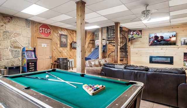 Private Setting w/Stunning Mtn Range Views, Fire Pit, Game Rm, Hot Tub, Grill in Sevierville