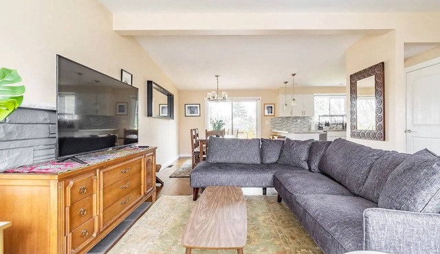 Rainier Valley 6BR — Two Living Rooms, Fenced Yard & Light Rail Access in Seattle