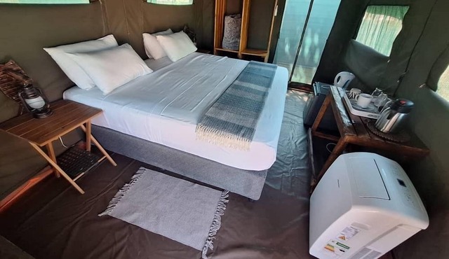RiverScape Inn Tented Guest House in Shakawe