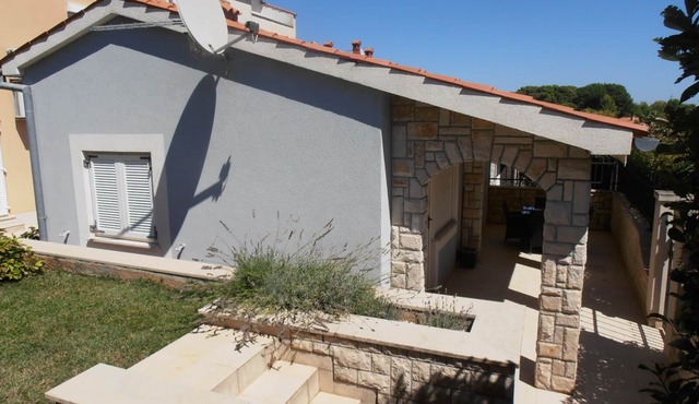 Romantic Apartment in a Detached House with Private Entrance in Pula