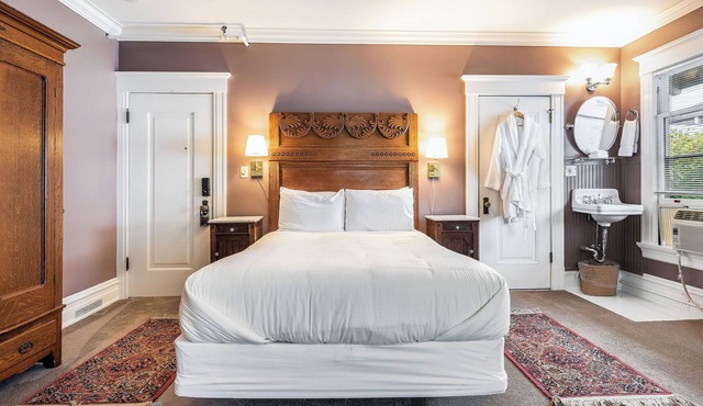 Room 203 - Unique Accommodations in Seattle's Capitol Hill in Seattle