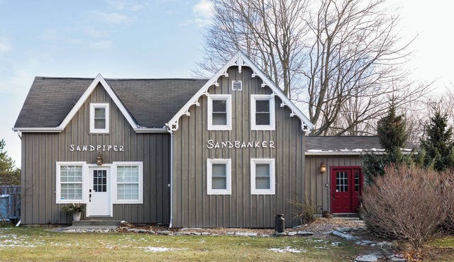 Sandpiper House | West Lake | 4 Bedrooms | Hot Tub in Prince Edward