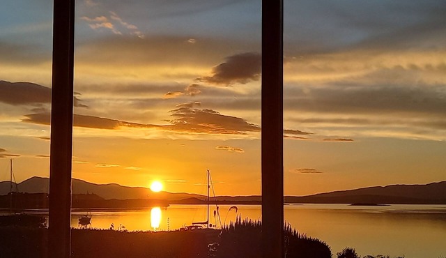 Seafront cottage with stunning panoramic sea views. Easy access to Oban. in Argyll & Bute