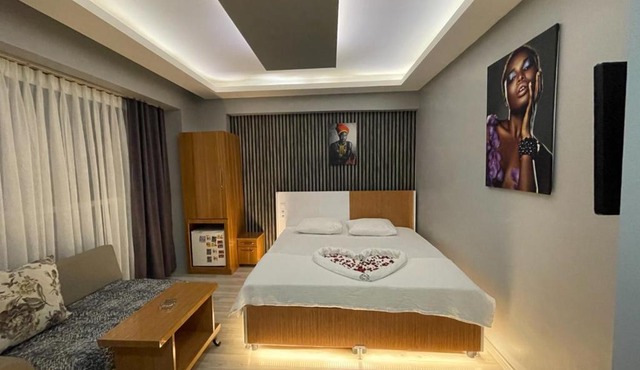Seven suit in Konak